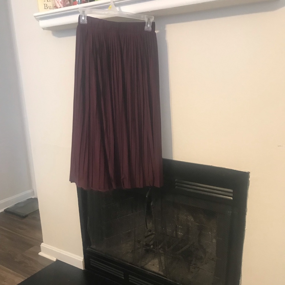 Marroon Pleated Skirt. XS